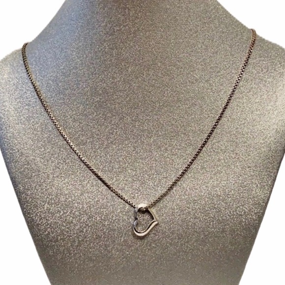 STERLING SILVER NECKLACE Floating heart charm Box chain 20” Whimsical Like new - Picture 5 of 6